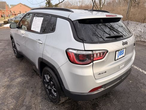 Used 2025 Jeep Compass Latitude w/ Altitude Special Edition image 5