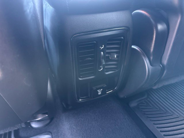 Used 2019 Jeep Grand Cherokee Laredo AWD/4WD image 28