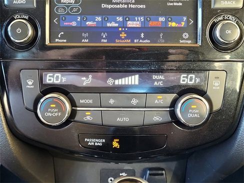 Used 2022 Nissan Rogue Sport SV image 25