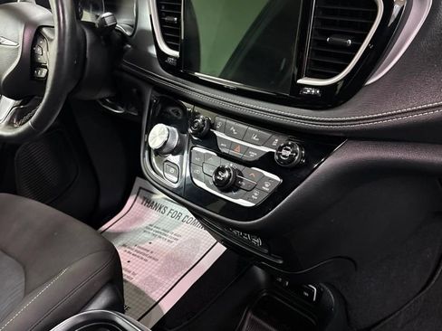 Used 2021 Chrysler Pacifica Touring w/ S Appearance Package FWD image 27