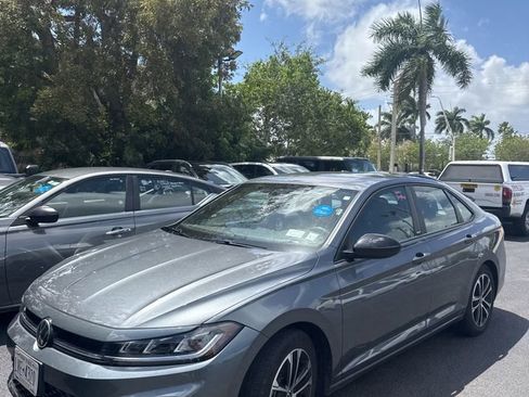 Used 2025 Volkswagen Jetta Sport image 1