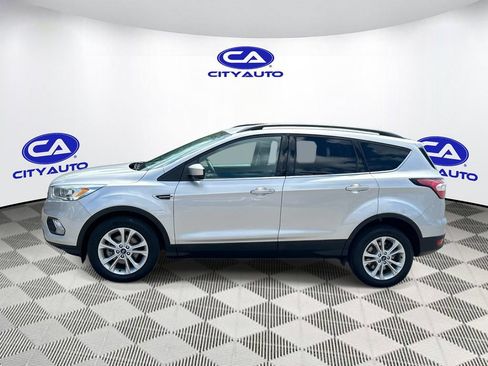 Used 2017 Ford Escape SE w/ Equipment Group 201A FWD image 8