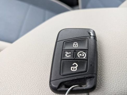 Certified 2025 Volkswagen Jetta SE FWD image 31