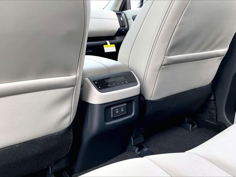 New 2026 Nissan Pathfinder SL image 18