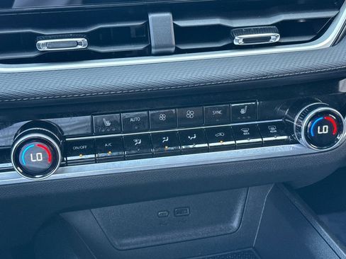 Used 2026 Chevrolet Equinox LT w/ Convenience Package II AWD/4WD image 30