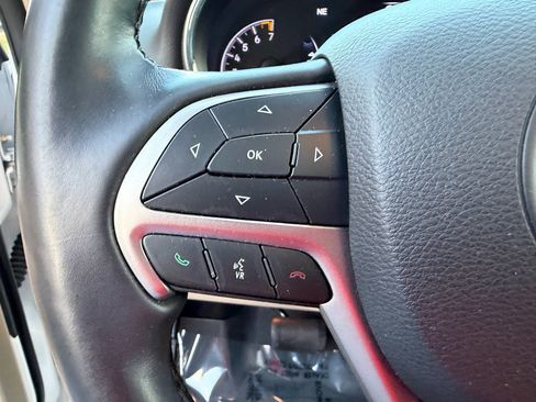 Used 2020 Jeep Grand Cherokee Limited image 25