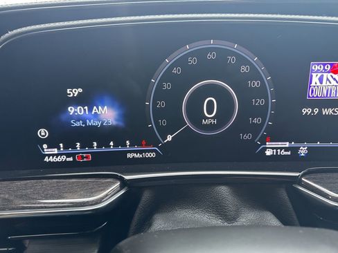 Used 2022 Cadillac Escalade Premium Luxury AWD/4WD image 9