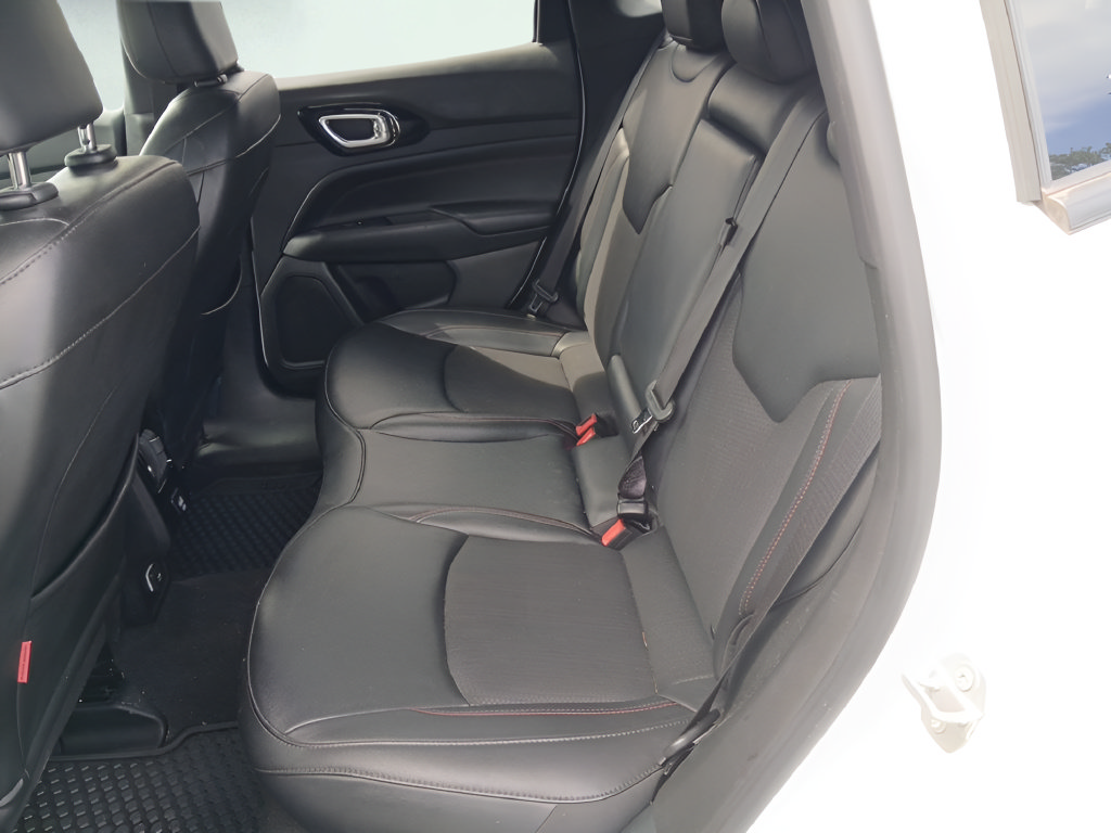 Used 2024 Jeep Compass Trailhawk AWD/4WD image 6