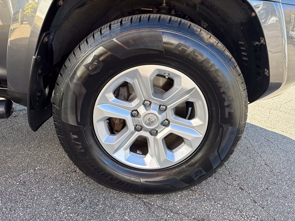 Used 2020 Toyota 4Runner SR5 Premium w/ Moonroof Package AWD/4WD image 38