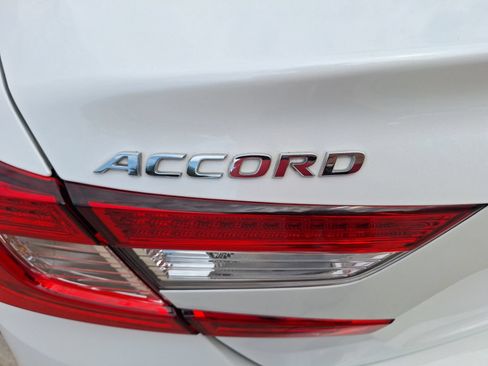 Used 2022 Honda Accord Touring image 13