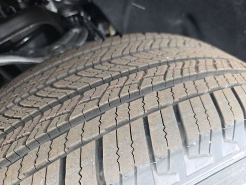 New 2026 Chevrolet Suburban LT image 27