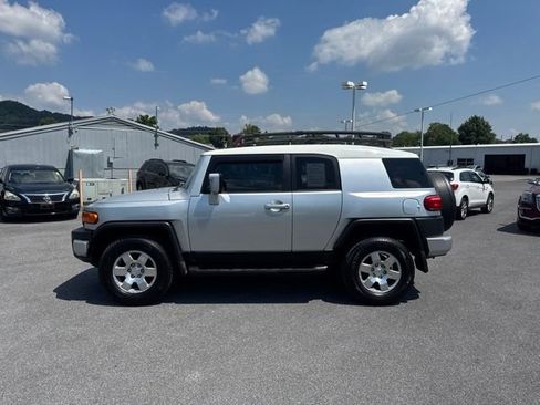 Used 2007 Toyota FJ Cruiser 4WD w/ Upgrade Pkg 2 image 5