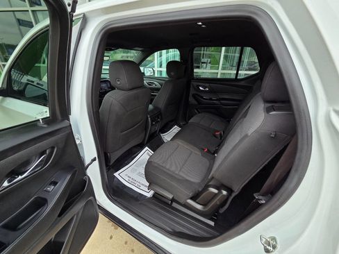 Used 2022 Chevrolet Traverse LT w/ Midnight/Sport Edition image 13