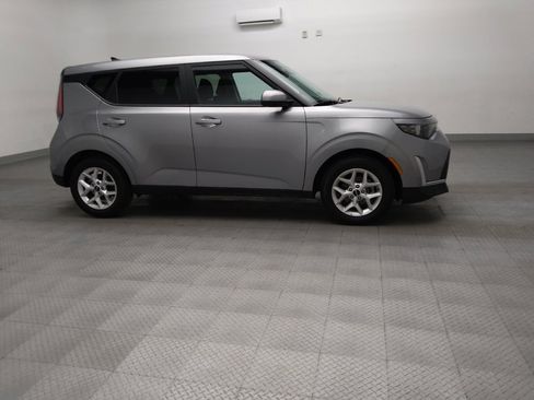 Used 2025 Kia Soul LX w/ LX Technology Package image 11