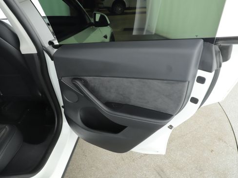 Used 2021 Tesla Model Y Performance image 14