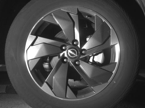 Used 2025 Nissan Rogue SV AWD/4WD image 13