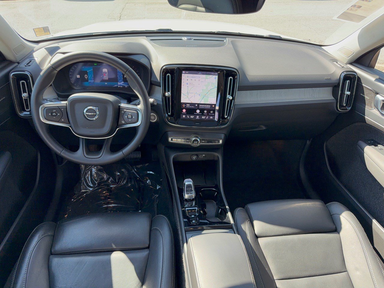 Used 2025 Volvo XC40 B5 Ultra AWD/4WD image 17