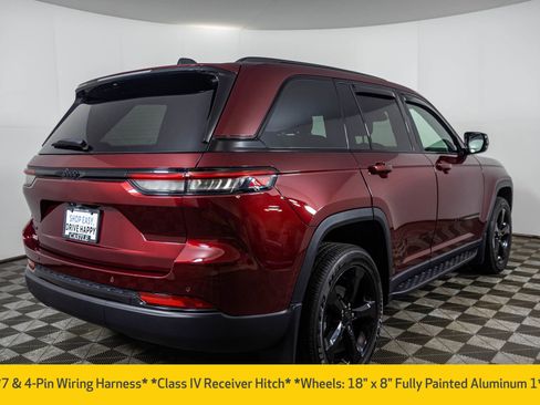 Used 2024 Jeep Grand Cherokee Altitude AWD/4WD image 18