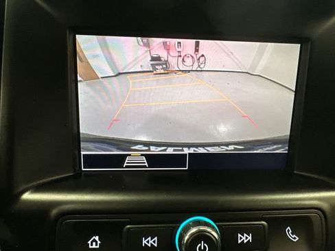 Used 2024 GMC Terrain SLE image 17