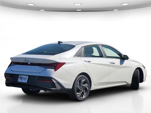 New 2025 Hyundai Elantra SEL image 8