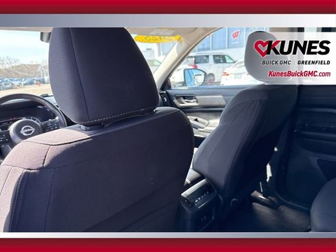 Used 2025 Nissan Pathfinder SV AWD/4WD image 34
