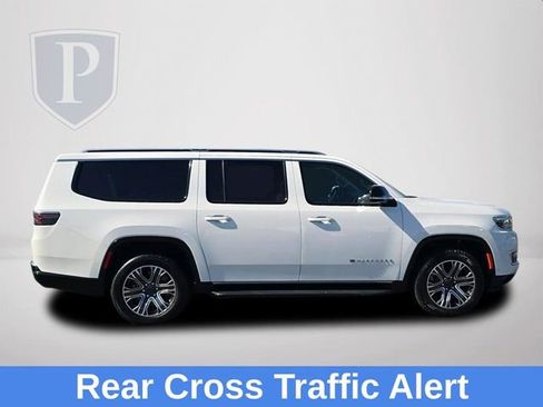Used 2024 Jeep Wagoneer L Series II RWD image 4