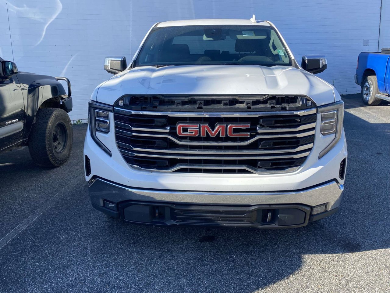 Used 2022 GMC Sierra 1500 SLT AWD/4WD image 2