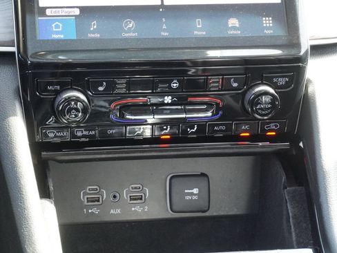 Used 2022 Jeep Grand Cherokee L Limited AWD/4WD image 17