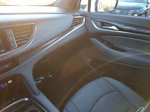 Certified 2023 Buick Enclave Essence image 16