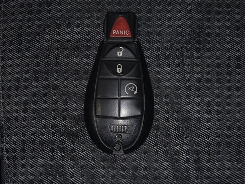 Used 2020 RAM 1500 Classic SLT w/ Luxury Group image 32