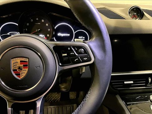 Certified 2023 Porsche Cayenne Platinum Edition image 24
