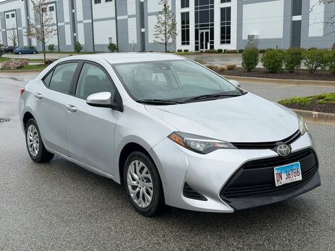 Used 2018 Toyota Corolla LE FWD image 3