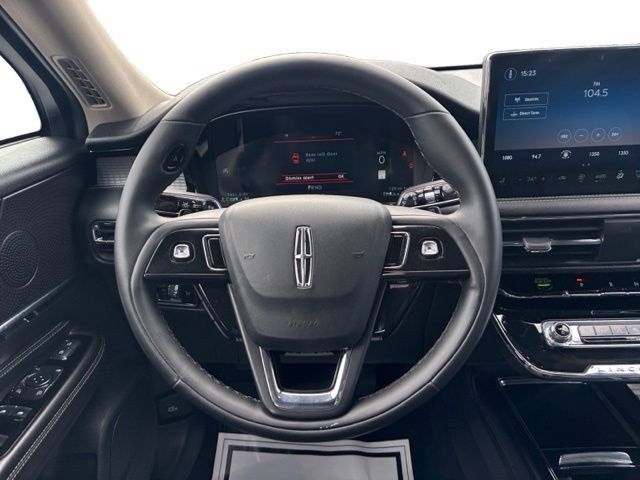 Used 2025 Lincoln Corsair AWD image 14