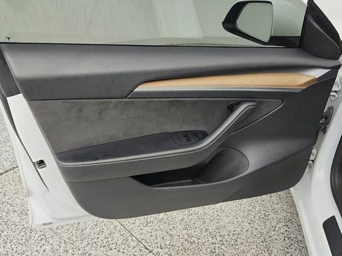 Used 2022 Tesla Model 3 Standard Range RWD image 11