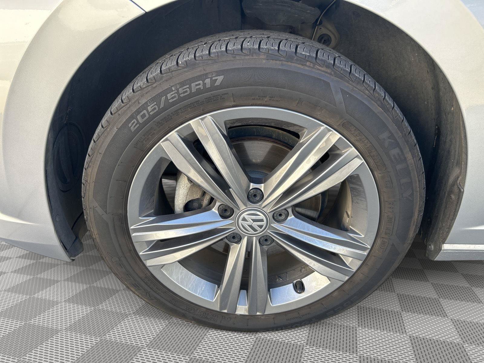 Used 2019 Volkswagen Jetta R-Line w/ R-Line Cold Weather Package FWD image 23