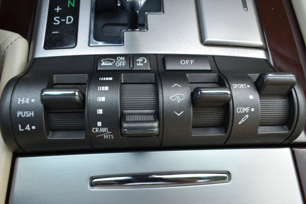 Used 2013 Lexus LX 570 4WD w/ Luxury Pkg image 22