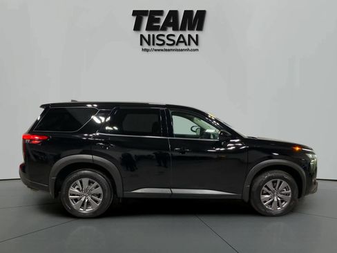 Used 2024 Nissan Pathfinder S image 8
