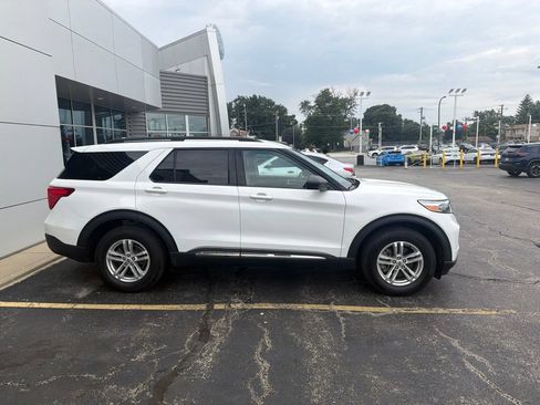 Certified 2023 Ford Explorer XLT w/ Equipment Group 202A AWD/4WD image 3