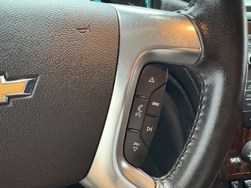 Used 2014 Chevrolet Traverse LT image 25