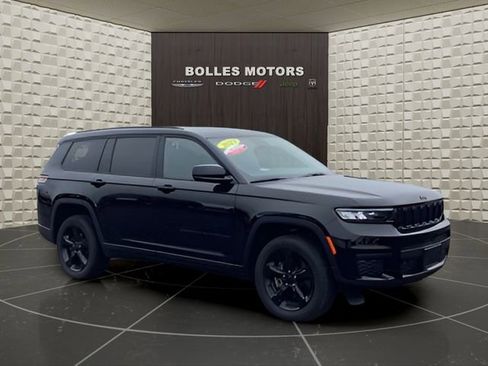 Certified 2023 Jeep Grand Cherokee L Altitude image 2