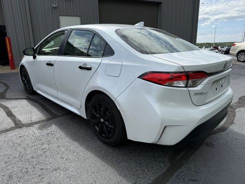 Used 2025 Toyota Corolla LE FWD image 2