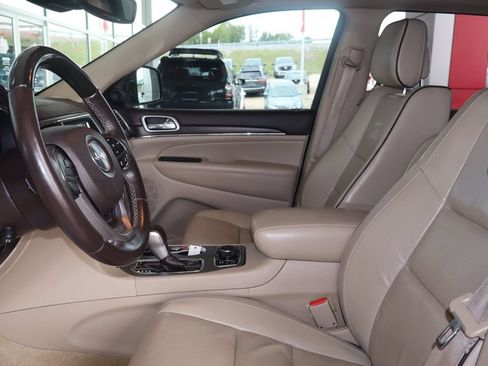 Used 2018 Jeep Grand Cherokee Overland AWD/4WD image 16