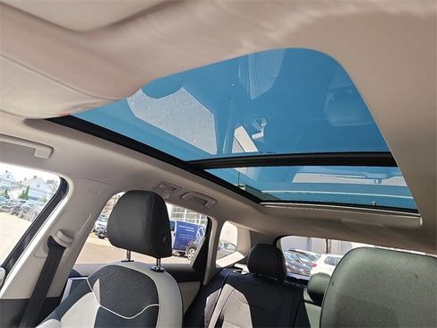 New 2025 Volkswagen Taos SE image 8