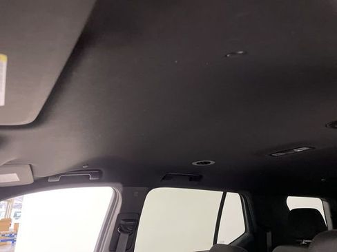 Used 2022 Chevrolet Traverse LT image 22