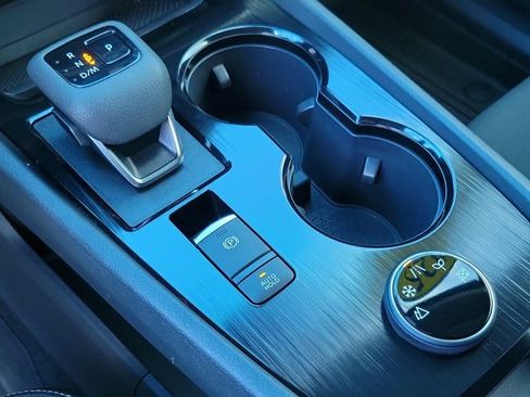 Used 2025 Nissan Rogue S image 33