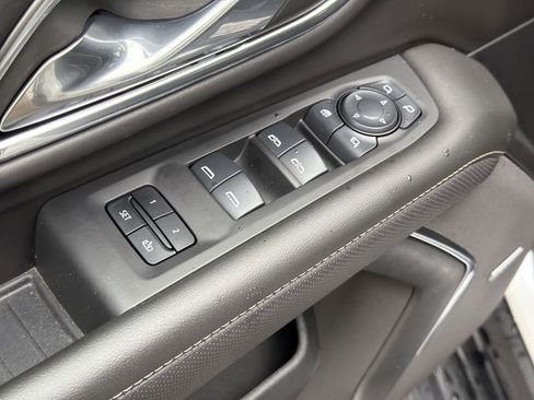 Used 2024 GMC Yukon XL SLT w/ SLT Premium Package image 15