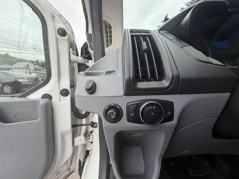 Used 2015 Ford Transit 250 130 Low Roof RWD image 18