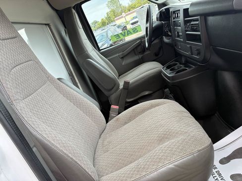 Used 2017 Chevrolet Express 3500 RWD image 11
