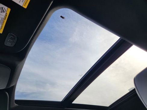 Used 2024 Ford F150 Lightning Lariat image 13