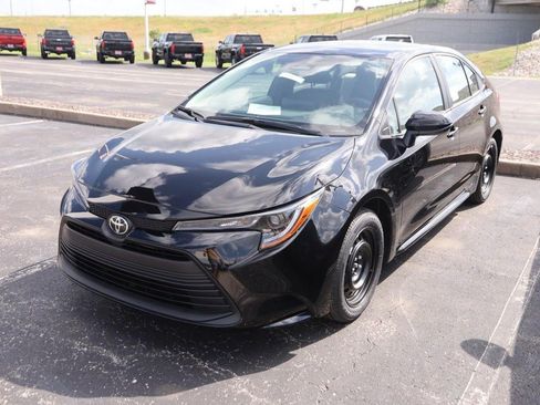 New 2026 Toyota Corolla LE FWD image 4